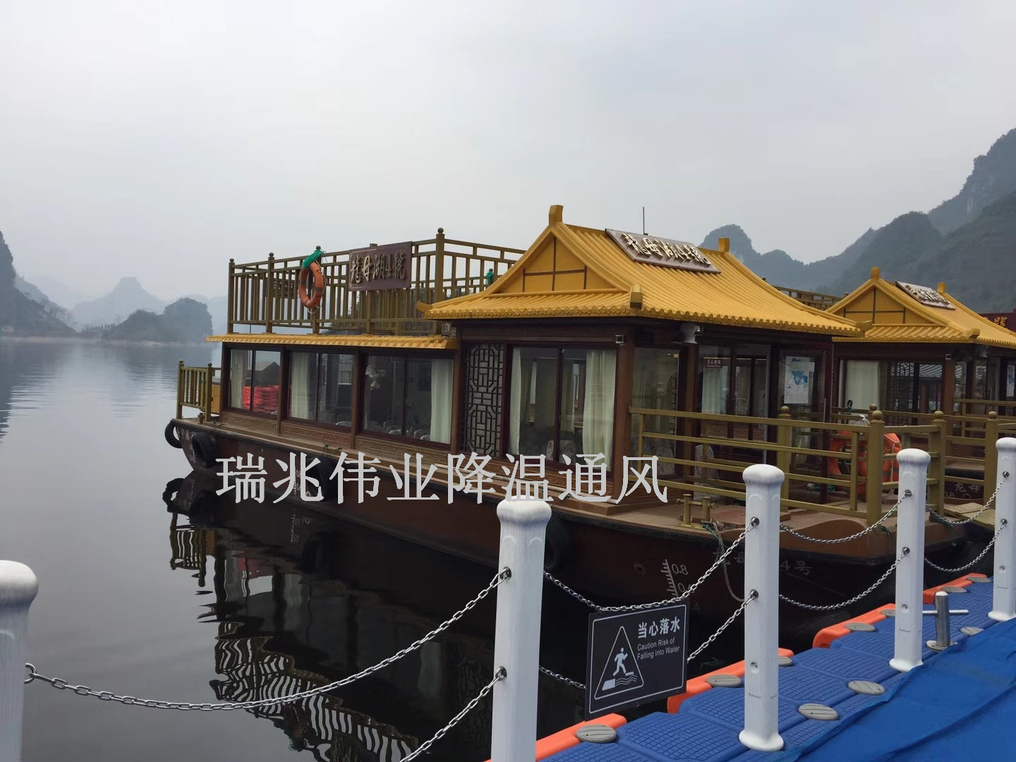 高大廠房降溫通風(fēng)、廠房降溫通風(fēng)、鋼結(jié)構(gòu)廠房通風(fēng)降溫方案、廠房車間通風(fēng)降溫方案、大型工業(yè)風(fēng)扇、物流倉(cāng)儲(chǔ)大風(fēng)扇、大吊扇、工業(yè)風(fēng)扇、廠房車間降溫設(shè)備、廠房車間通風(fēng)設(shè)備、車間溫控設(shè)備、工業(yè)大吊扇、工業(yè)大風(fēng)扇、工業(yè)節(jié)能風(fēng)扇、湖北瑞兆偉業(yè)通風(fēng)降溫科技有限公司