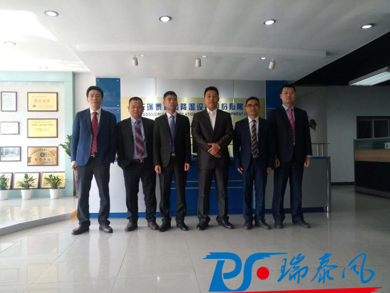 瑞泰風工業(yè)大風扇、鋼結(jié)構(gòu)廠房通風降溫方案、廠房車間通風降溫方案、大型工業(yè)風扇、物流倉儲大風扇、大吊扇、工業(yè)風扇、廠房車間降溫設備、廠房車間通風設備、車間溫控設備、工業(yè)大吊扇、工業(yè)大風扇、工業(yè)節(jié)能風扇、湖北瑞兆偉業(yè)通風降溫科技有限公司
