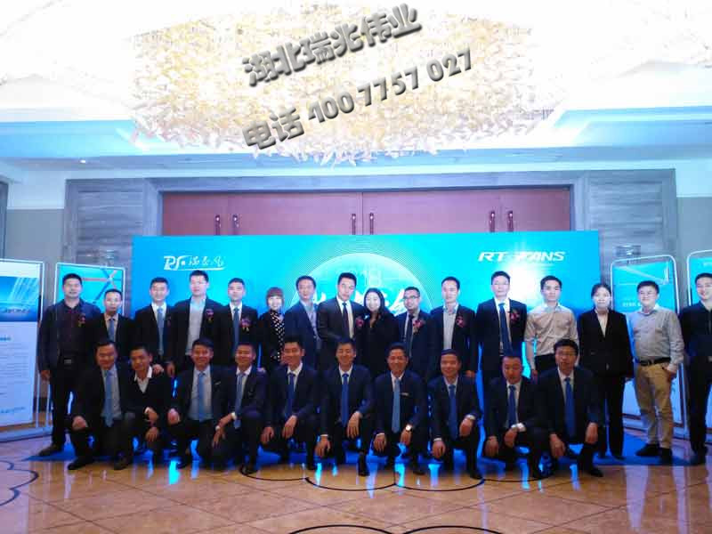 鋼結(jié)構(gòu)廠房通風(fēng)降溫方案、廠房車間通風(fēng)降溫方案、大型工業(yè)風(fēng)扇、物流倉儲(chǔ)大風(fēng)扇、大吊扇、工業(yè)風(fēng)扇、廠房車間降溫設(shè)備、廠房車間通風(fēng)設(shè)備、車間溫控設(shè)備、工業(yè)大吊扇、工業(yè)大風(fēng)扇、工業(yè)節(jié)能風(fēng)扇、湖北瑞兆偉業(yè)通風(fēng)降溫科技有限公司