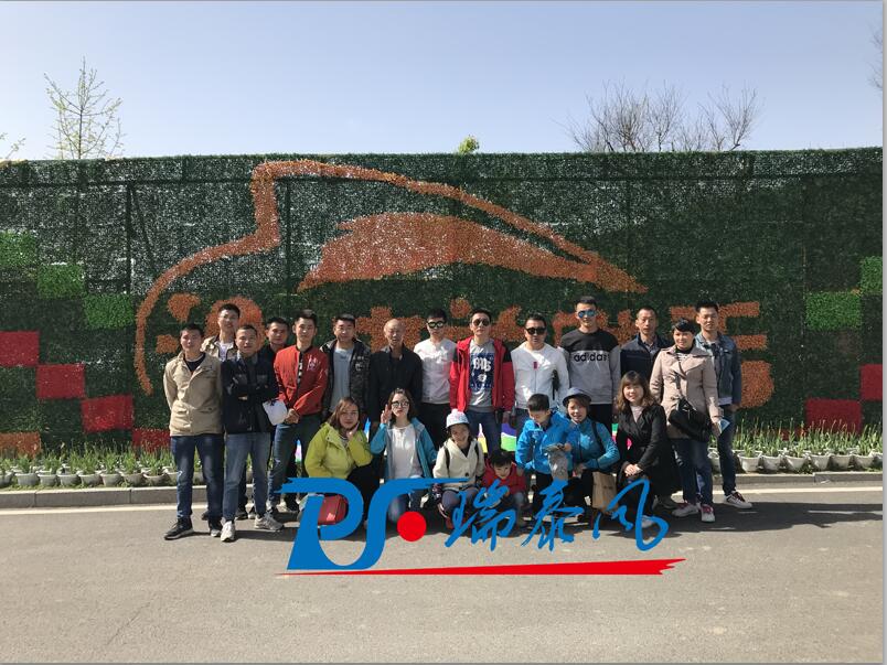 鋼結(jié)構(gòu)廠房通風(fēng)降溫方案、廠房車間通風(fēng)降溫方案、大型工業(yè)風(fēng)扇、物流倉儲大風(fēng)扇、大吊扇、工業(yè)風(fēng)扇、廠房車間降溫設(shè)備、廠房車間通風(fēng)設(shè)備、車間溫控設(shè)備、工業(yè)大吊扇、工業(yè)大風(fēng)扇、工業(yè)節(jié)能風(fēng)扇、湖北瑞兆偉業(yè)通風(fēng)降溫科技有限公司