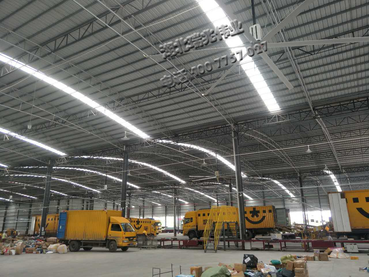 鋼結(jié)構(gòu)廠房通風(fēng)降溫方案、廠房車間通風(fēng)降溫方案、大型工業(yè)風(fēng)扇、物流倉儲大風(fēng)扇、大吊扇、工業(yè)風(fēng)扇、廠房車間降溫設(shè)備、廠房車間通風(fēng)設(shè)備、車間溫控設(shè)備、工業(yè)大吊扇、工業(yè)大風(fēng)扇、工業(yè)節(jié)能風(fēng)扇、湖北瑞兆偉業(yè)通風(fēng)降溫科技有限公司