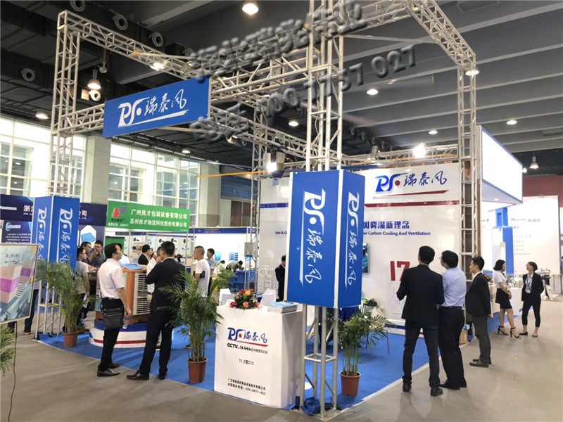 鋼結(jié)構(gòu)廠房通風(fēng)降溫方案、廠房車間通風(fēng)降溫方案、大型工業(yè)風(fēng)扇、物流倉儲大風(fēng)扇、大吊扇、工業(yè)風(fēng)扇、廠房車間降溫設(shè)備、廠房車間通風(fēng)設(shè)備、車間溫控設(shè)備、工業(yè)大吊扇、工業(yè)大風(fēng)扇、工業(yè)節(jié)能風(fēng)扇、湖北瑞兆偉業(yè)通風(fēng)降溫科技有限公司