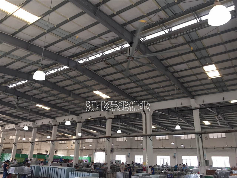 鋼結(jié)構(gòu)廠房通風降溫方案、大型工業(yè)風扇、物流倉儲大風扇、大吊扇、工業(yè)風扇、車間溫控設(shè)備、工業(yè)大吊扇、工業(yè)大風扇、工業(yè)節(jié)能風扇一站式服務(wù)及廠房車間通風降溫方案與廠房車間通風降溫設(shè)備