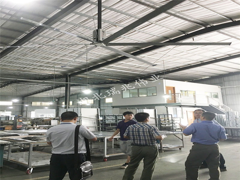 大型工業(yè)風扇、工業(yè)大吊扇、工業(yè)大風扇、工業(yè)節(jié)能風扇、鋼結構廠房通風降溫方案、廠房車間通風降溫方案