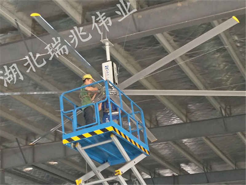 大型工業(yè)風(fēng)扇、工業(yè)大吊扇、工業(yè)大風(fēng)扇、工業(yè)節(jié)能風(fēng)扇、高大廠房通風(fēng)降溫設(shè)備