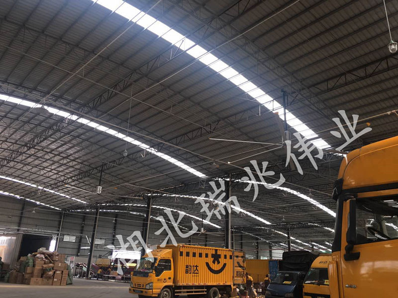 大型工業(yè)風(fēng)扇、工業(yè)大吊扇、工業(yè)大風(fēng)扇、工業(yè)節(jié)能風(fēng)扇、廠房車間通風(fēng)設(shè)備