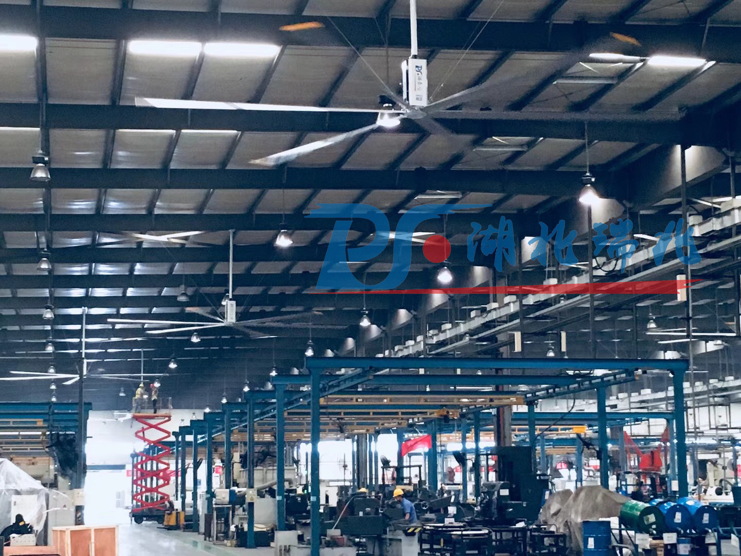 大型工業(yè)風(fēng)扇、工業(yè)大吊扇、工業(yè)大風(fēng)扇、工業(yè)節(jié)能風(fēng)扇、廠房車間通風(fēng)降溫設(shè)備