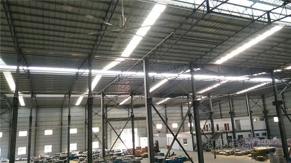 瑞泰風(fēng)扇機(jī)組合,大型鋼結(jié)構(gòu)廠房,高大型廠房車間,通風(fēng)降溫設(shè)備,大型工業(yè)風(fēng)扇，瑞泰風(fēng)工業(yè)大風(fēng)扇