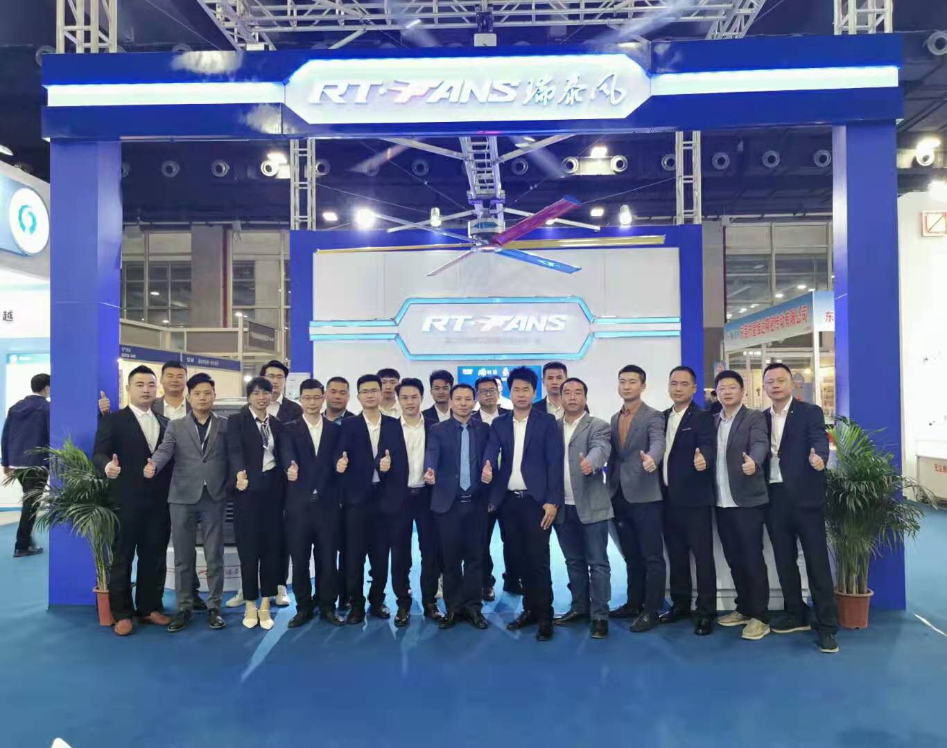 工業(yè)大風(fēng)扇_工業(yè)大吊扇_大型工業(yè)風(fēng)扇_通風(fēng)降溫效果_大型鋼構(gòu)廠(chǎng)房降溫_大型鐵皮廠(chǎng)房降溫