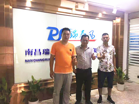 千里探望華中團(tuán)隊，吹響廠房車間通風(fēng)降溫沖鋒號