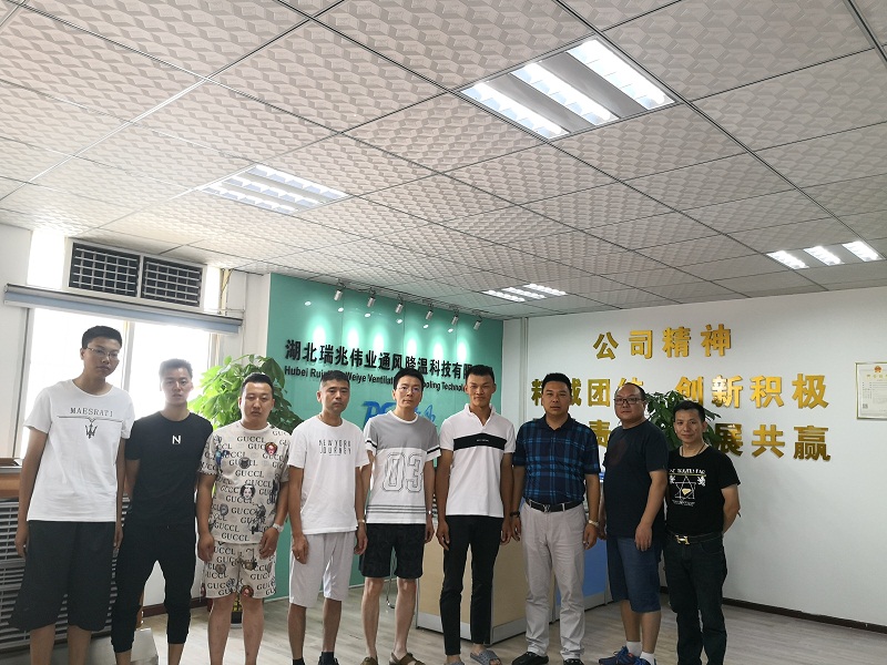粵總部瑞泰風(fēng)領(lǐng)導(dǎo)赴鄂、湘、贛、桂四分公司探望奮斗在廠房通風(fēng)降溫前沿的家人們！