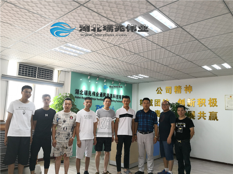 高大空間場(chǎng)所如何通風(fēng)降溫？推薦瑞兆工業(yè)風(fēng)扇！
