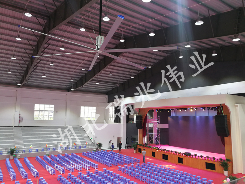 屋頂承受得住工業(yè)大風(fēng)扇的重量和震動嗎？