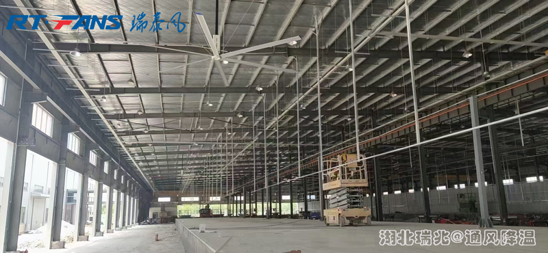 工業(yè)車間用工業(yè)大風(fēng)扇降溫通風(fēng)留住企業(yè)員工！