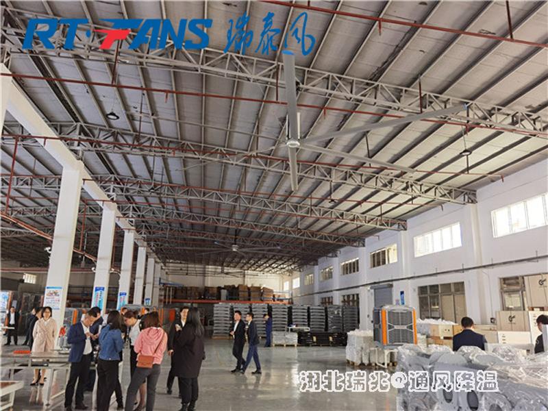 高大空間降溫只需一臺(tái)工業(yè)大風(fēng)扇！